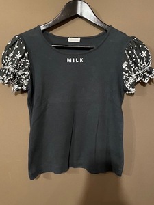 ★USA古着　ＭＩＬＫ　Tシャツ　パフスリーブ　花柄　黒　サイズＳ程度　　送料無料!!