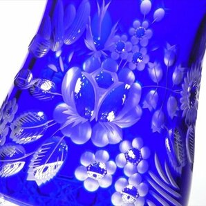 n651 Meissen マイセン クリスタル 高級シリーズ 青被せ グラヴィールカット フラワーブーケ 脚付 大型 ベース 花瓶 飾壷 31.5cmの画像4