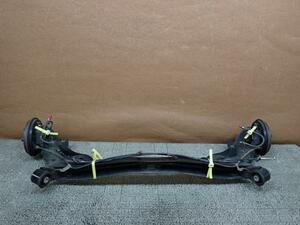 フィット DBA-GK4 RアクスルビームASSY 13G Fパッケージ 4WD L13B NH700M 42100-T5E-J02