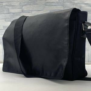  ultimate beautiful goods *GIORGIO ARMANIjoru geo Armani shoulder bag messenger bag men's business A4 storage leather black diagonal .. type pushed .