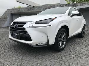 LEXUS NX300h 用 スタッドレスタイヤYOKOHAMAヨコハマiceGUARDアイスガ-ド4本セット中古品の出品です