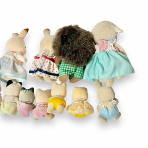 シルバニアファミリー 人形 赤ちゃん 洋服付き まとめ売り 11体セット うさぎ ハリネズミ 羊 猫 リス コレクション 送料無料の画像2