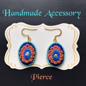 ハンドメイドピアス フェルト刺繍のオーバルピアス*ブルー系