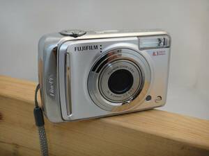 FINEPIX A800　お手軽ズームコンデジ　単3ｘ2駆動