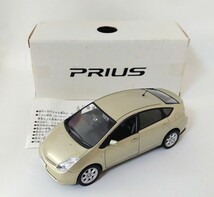 送料510円～☆1/30 トヨタ プリウス ハイブリッド「TOYOTA PRIUS OFFICIAL LICENSED PRODUCT(ブロンズ) 」カラーサンプル 非売品 ミニカー_画像1