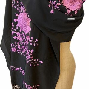超珍しい　マフラー型　シルク　シージョ　黒×パープルピンク刺繍　スペイン製　カンタオーラ　パルメラ　 スカーフ ショール ストール