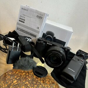 Ω大人気！【SONY ソニーVLOGCAM ミラーレス一眼カメラ ZV-E10 ブラック CR2032 箱 説明書 充電器 など 付き コンパクト 流行】NA01434