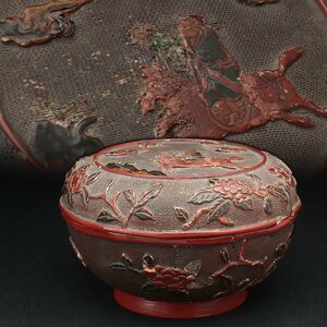 UT815 中国美術 唐物 彩堆朱人物騎馬図菓子器 径15.2cm 重266g 木箱附・剔紅描彩人物騎馬圖盖盒 中国古玩