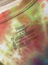 華やかなタイダイ模様「Hanes」comfortsoftラインのVネックTシャツ_画像3