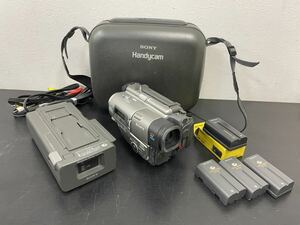ZB#03 SONY CCD-TR2 ビデオカメラレコーダー　videoHi8 Handycam ソニー 通電確認済み ケース付き エモい レトロ 