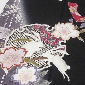 平和屋-こころ店■豪華振袖 駒刺繍 雪輪花兎 暈し染め 黒地 金糸 鬼しぼ縮緬 正絹 逸品 AAAD4467Ataの画像4