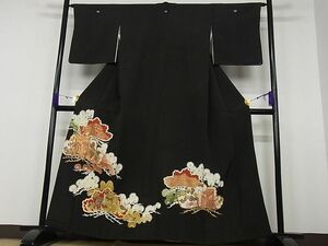 平和屋野田店■豪華黒留袖　駒刺繍　御所車松花文　金彩　着丈159cm　裄丈63.5cm　正絹　逸品　B-sa3775