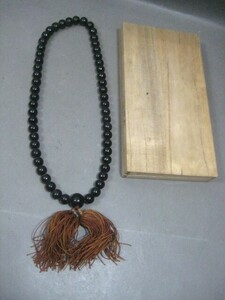 ** passing of years storage goods black . beads .. length 34.. boxed 