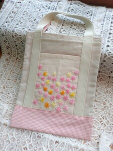 手刺繍　ハンドメイド　花柄　バッグ　トートバッグ