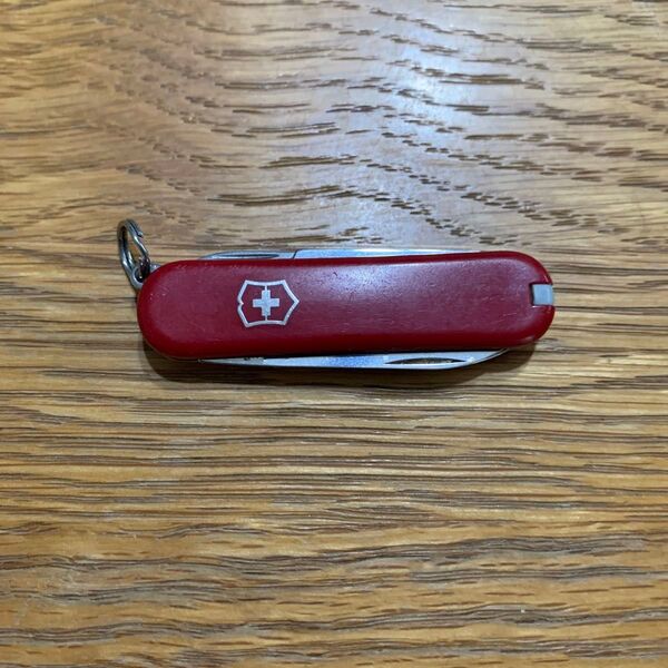 【週末まで値下げ中】 VICTORINOX 赤