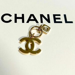 CHANEL　ホリデー限定 CCロゴ　チャーム ノベリティー