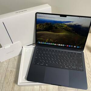 【美品】MacBook Air 13.6インチ 8GB/256GB 2022 M2［MLY33J/A］A2681/ミッドナイト　05011N