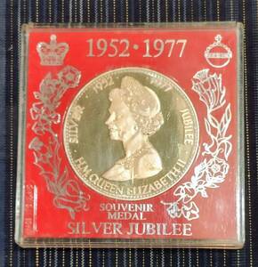 Queen Elizabeth II The Silver Jubilee Souvenir Medal 1952-1977 (エリザベス女王 記念メダル)