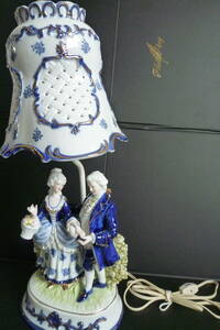 美品 陶器製 西洋卓上ランプ アンティーク インテリア フィギュリンランプ 照明 テーブルランプ ライト 西洋人形 