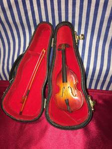  interior small articles musical instruments 5 stringed instruments #300