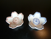 ペア桜箸置き兼薬味皿　２個セット　陶磁器製　新品・未使用・展示品_画像1