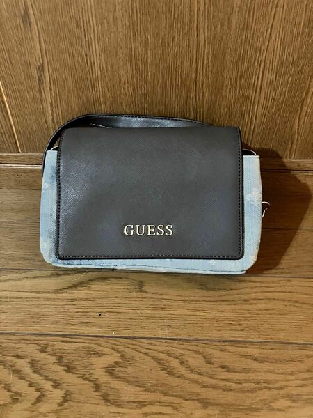 GUESSのショルダーバッグです。