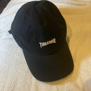THRASHER キャップ 黒 58cm 刺繍ロゴ キャップ 帽子 黒 ブラック ロゴ刺繍