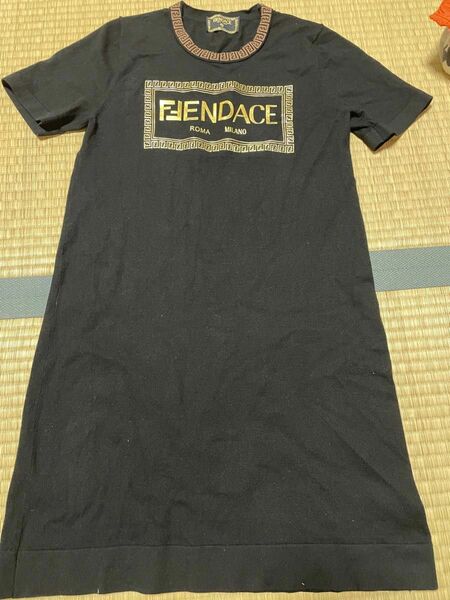 FENDI ニット　ワンピース　トップス　Tシャツ　ゴールド　FENDACE コラボ　ヴェルサーチ