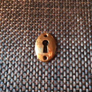 アンティーク金物　真鍮レトロ　楕円形鍵穴プレート42-29　オーバル　ドア用金具　キーホール　洋館　古民家