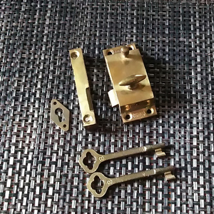 アンティーク金物　真鍮レトロ　面付錠セット65ｍｍ　開き戸錠　鍵付き　鍵穴プレート付き　洋館　古民家