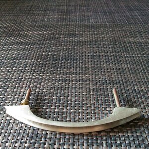 アンティーク金物　レトロ　真鍮ホワイト　弓型取手134㎜　ツマミ　和ダンス　抽斗　家具金物　古民家