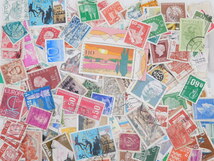セール！！ 在庫限り 海外切手 外国切手 ヨーロッパ ３００枚 アンティーク品　使用済切手 コラージュ 紙もの_画像3