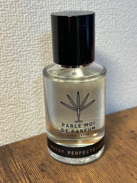 WOODY PERFECT PARLE MOI DE PARFUM 香水 オードパルファム