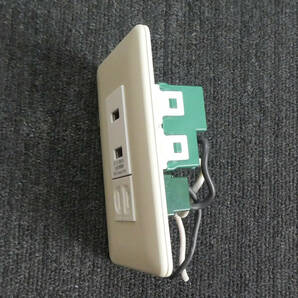 ☆ 中古品 WTF1476SW 埋込 充電用コンセント 2ポート USB-A DC5V 合計3A シングルコンセント付 Panasonic パナソニックの画像5