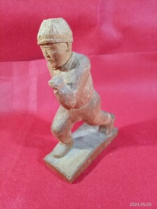 木彫　オブジェ　””走る人””　傷無し　高さ16センチ