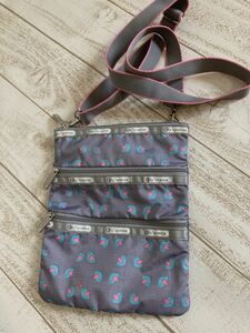 LeSportsac ショルダーバッグ 3ZIP 3段ファスナーマチ無しバッグ　美品　小鳥　クロスボディーバッグ　サコッシュ