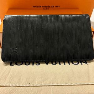 ルイヴィトン　LOUIS VUITTON エピ　財布　二つ折り　長財布　マチあり　メンズ　