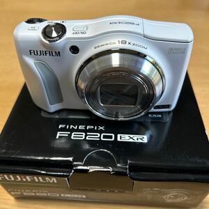 FUJIFILM デジタルカメラ F820EXR WH ホワイト 1/2型1600万画素CMOSセンサー 光学18倍ズーム F FX-F82