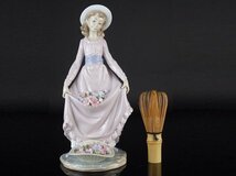 【扇屋】リヤドロ 花のバスケット 高さ 約25cm 幅 約10.5cm×約12cm LLADRO フィギュリン 女性 花籠 人形 西洋 アンティーク 置物 F-2_画像2