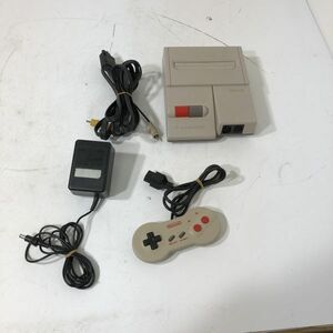 Nintendo ニューファミコン 本体 HVC-101 付属品あり 通電確認済み AAL0424小5733/0530