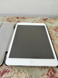 【中古】iPad mini 32GB シルバー Apple Cellularモデル　SIMフリータブレット