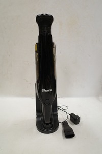 1円～ Shark ハンディクリーナー CH901J14 家電 現状品