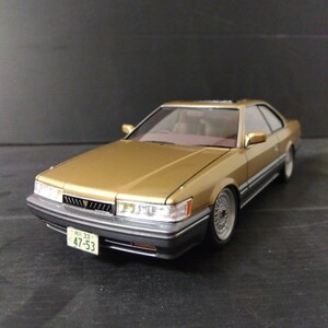 アオシマ 1/24 F31レパード 完成品 あぶない刑事　ゴールドツートン 日産