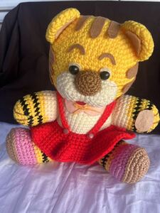 * hand-knitted soft toy tiger . main *B-1135