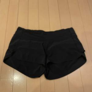 数回使用 ルルレモン ショートパンツ 黒