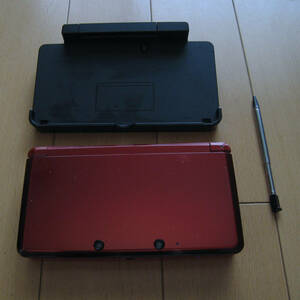 [動作品] Nintendo 3DS 本体&充電台 レッド (O3DS)