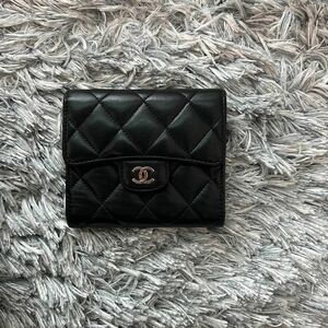 CHANEL人気ラムスキン三つ折り財布