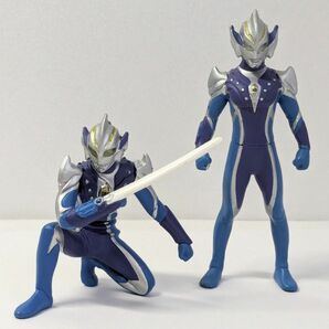 ウルトラヒーローシリーズ　 BANDAI　ウルトラマンヒカリ　2個セット　カプセルトイ　ポーズとソード付　フィギュア