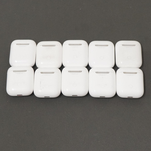 Apple AirPods エアーポッズ ケースのみ USED品 第二世代 Bluetooth MV7N2J/A 10個セット 中古【ジャンク】【通電確認済】1円～ T X5395の画像2