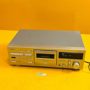 B-1800 TEAC カセットデッキ V-1050 通電確認のみ 現状渡しの画像2